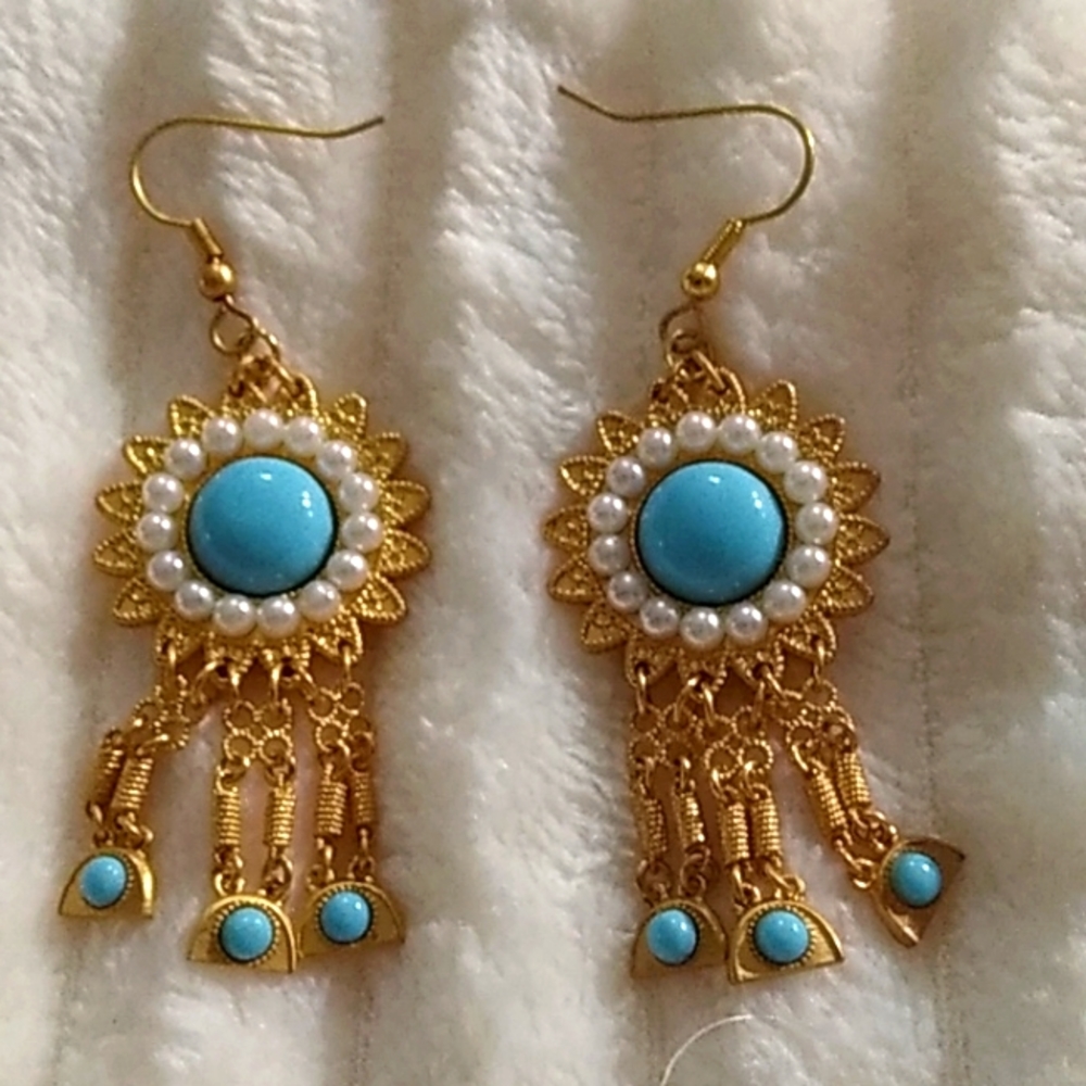 TURQUOISE AND PEARL/GOLD TONE EARRINGS